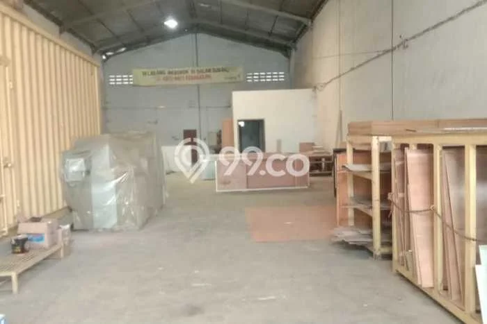 Area Ramai! Gudang Dijual di Driyorejo untuk Bisnis Luas Bangunan 468m2 Area Ramai! Gudang Dijual di Driyorejo untuk Bisnis Luas Bangunan 468m2