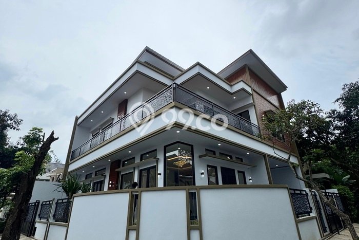 Rumah Mewah Siap Huni LT 218m2 di BSD, Tangerang Selatan Rumah Mewah Siap Huni LT 218m2 di BSD, Tangerang Selatan