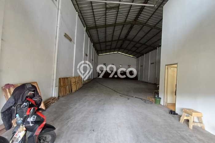 Unit Gudang disewakan di BSD Tangerang Selatan dengan LT 486m2 / LB 369m2 Unit Gudang disewakan di BSD Tangerang Selatan dengan LT 486m2 / LB 369m2