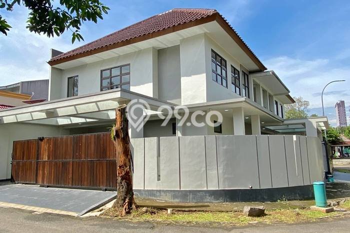 Rumah Mewah Dijual LT 204m2 di BSD, Tangerang Selatan Rumah Mewah Dijual LT 204m2 di BSD, Tangerang Selatan