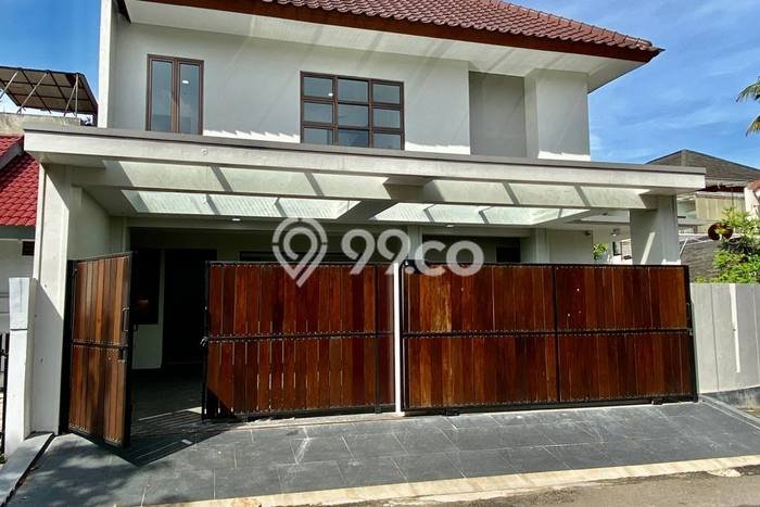 Rumah Mewah Dijual LT 204m2 di BSD, Tangerang Selatan Rumah Mewah Dijual LT 204m2 di BSD, Tangerang Selatan