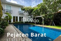 Ready to Use! Premium House LT 648m2 Desain Modern di Kemang Ready to Use! Premium House LT 648m2 Desain Modern di Kemang