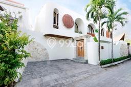 LOKASI TERBAIK! Vila Kawasan Kuta, Ukuran 300m2m², Area Strategis dengan jalan bagus LOKASI TERBAIK! Vila Kawasan Kuta, Ukuran 300m2m², Area Strategis dengan jalan bagus