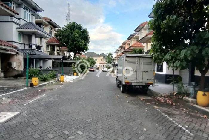 Ruko Bagus Dijual LB 187m2 Lokasi Strategis Surabaya Area Cocok untuk Bisnis Ruko Bagus Dijual LB 187m2 Lokasi Strategis Surabaya Area Cocok untuk Bisnis