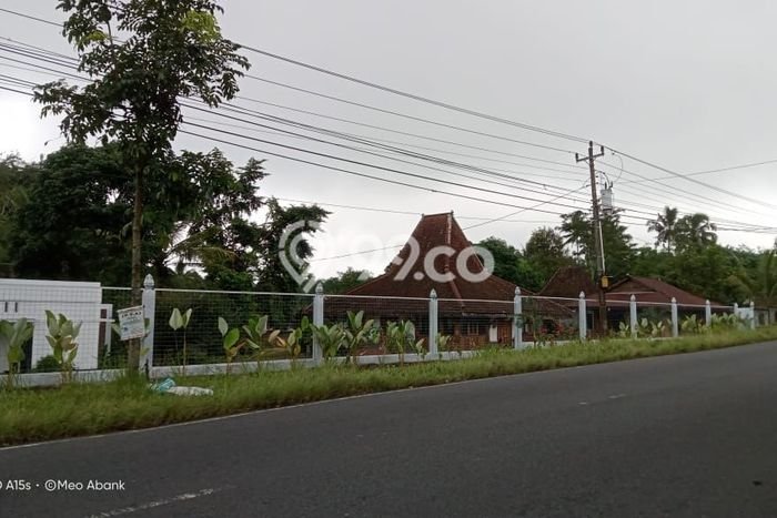 Rumah Strategis di Pakem, Sleman, LT 2401m2m² Bangunan 700m2m² - HARGA NEGO! Rumah Strategis di Pakem, Sleman, LT 2401m2m² Bangunan 700m2m² - HARGA NEGO!