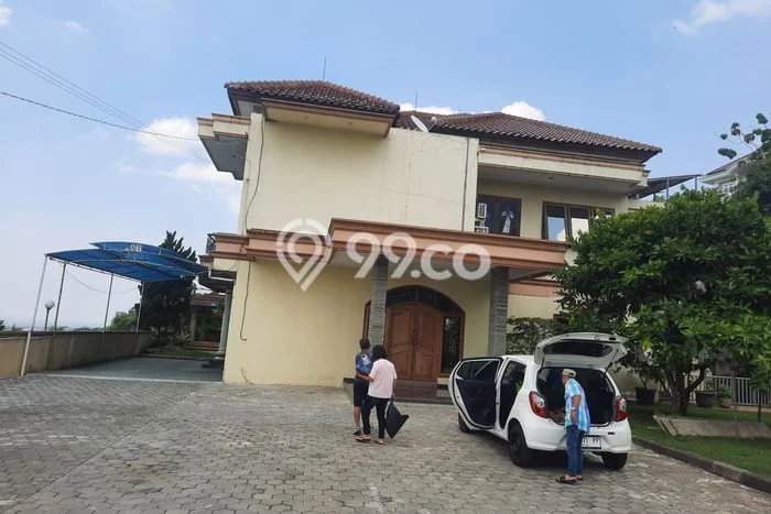 Rumah Strategis di , Dekat Kawasan Komersial, Semarang - LT 1300m2m² Rumah Strategis di , Dekat Kawasan Komersial, Semarang - LT 1300m2m²