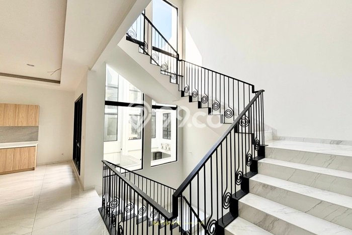 Disewakan! Rumah 5 Kamar Tidur &
4 Kamar Mandi di Alam Sutera, Tangerang Disewakan! Rumah 5 Kamar Tidur &
4 Kamar Mandi di Alam Sutera, Tangerang