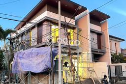 Ready to Use! Luxury House LT 120m2 Desain Elegan di Manyar Ready to Use! Luxury House LT 120m2 Desain Elegan di Manyar