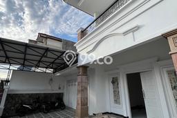 Rumah Luxury Modern Tanpa Renovasi di Mulyosari Surabaya Rumah Luxury Modern Tanpa Renovasi di Mulyosari Surabaya