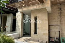 Hunian Cantik Modern Lb 150m2 di Wiyung, Surabaya Hunian Cantik Modern Lb 150m2 di Wiyung, Surabaya