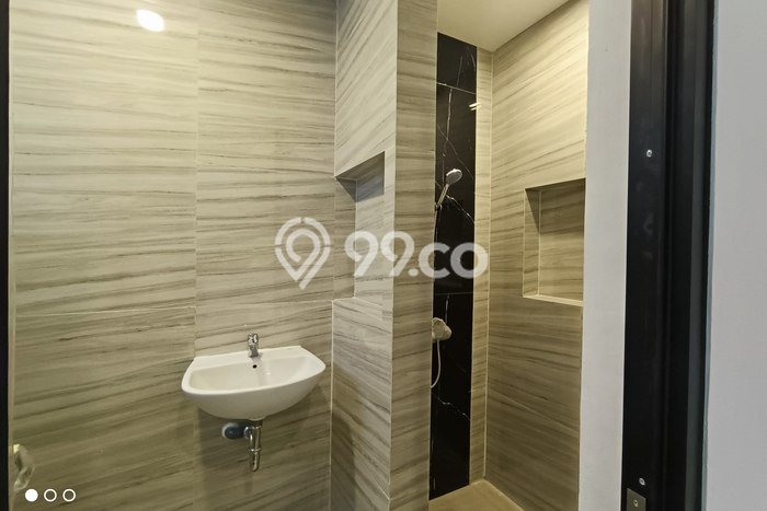 For Sale Rumah 4 Kamar Lokasi Ideal Bagus dan Strategis di Rungkut For Sale Rumah 4 Kamar Lokasi Ideal Bagus dan Strategis di Rungkut