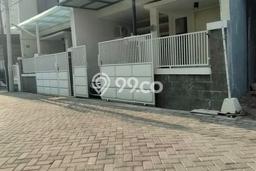 For Sale Hunian Rumah Terawat 3 Kamar di Mulyosari, Surabaya For Sale Hunian Rumah Terawat 3 Kamar di Mulyosari, Surabaya