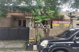 For Sale Rumah 3 Kamar Lokasi Ideal Bagus dan Strategis di Gubeng For Sale Rumah 3 Kamar Lokasi Ideal Bagus dan Strategis di Gubeng