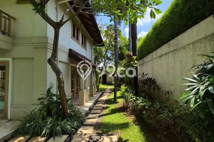 Rumah Disewakan Jakarta Selatan LT 450m2 LB 400m2 Area Kemang Rumah Disewakan Jakarta Selatan LT 450m2 LB 400m2 Area Kemang