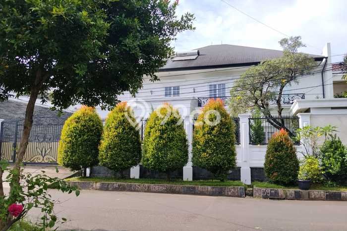 Dijual Rumah Premium dengan Fasilitas Sekitar Komplit di Kebon Jeruk, Jakarta Barat Dijual Rumah Premium dengan Fasilitas Sekitar Komplit di Kebon Jeruk, Jakarta Barat