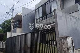 For Sale Rumah 3 Kamar Lokasi Ideal Nyaman dan Strategis di Tebet For Sale Rumah 3 Kamar Lokasi Ideal Nyaman dan Strategis di Tebet