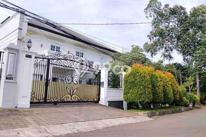Dijual Rumah Premium dengan Fasilitas Sekitar Komplit di Kebon Jeruk, Jakarta Barat Dijual Rumah Premium dengan Fasilitas Sekitar Komplit di Kebon Jeruk, Jakarta Barat