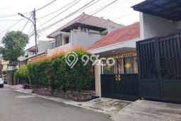 Ready to Use! Luxury House LT 200m2 Desain Elegan di Kedoya Selatan Ready to Use! Luxury House LT 200m2 Desain Elegan di Kedoya Selatan