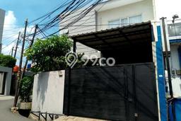 For Sale Rumah 4 Kamar Lokasi Strategis Bagus dan Strategis di Kebayoran Lama For Sale Rumah 4 Kamar Lokasi Strategis Bagus dan Strategis di Kebayoran Lama