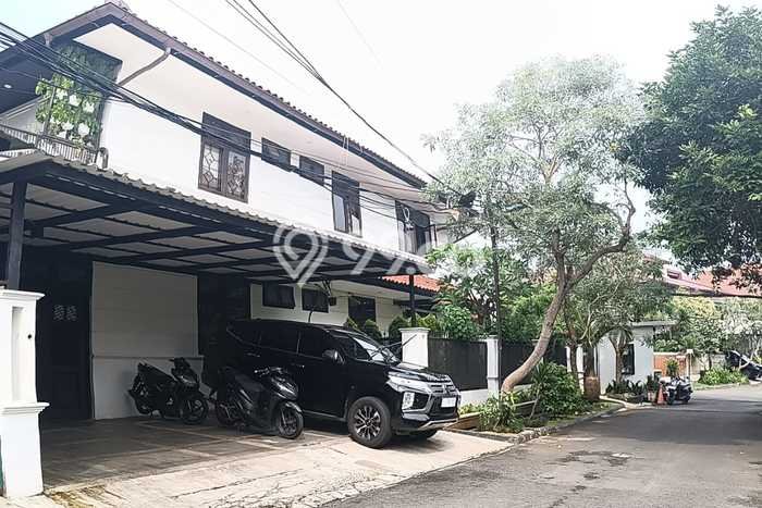 Rumah Elit Modern Tanpa Renovasi di Pejaten Jakarta Selatan Rumah Elit Modern Tanpa Renovasi di Pejaten Jakarta Selatan