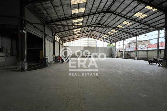 Gudang Dijual di Kebayoran Lama Jakarta Selatan dengan LB 1000m2 Gudang Dijual di Kebayoran Lama Jakarta Selatan dengan LB 1000m2