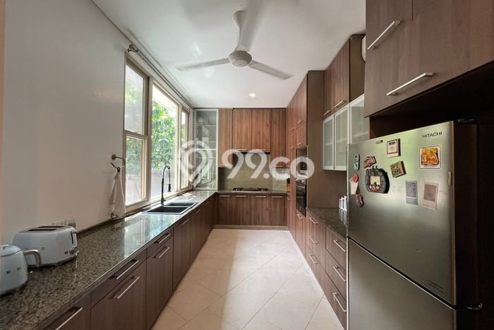 Disewakan! Rumah 5 Kamar Tidur &
4 Kamar Mandi di Senayan, Jakarta Selatan Disewakan! Rumah 5 Kamar Tidur &
4 Kamar Mandi di Senayan, Jakarta Selatan