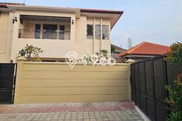 Siap Huni Rumah Mewah 5 Kamar di Kebayoran Baru Dekat ke Mana Saja Siap Huni Rumah Mewah 5 Kamar di Kebayoran Baru Dekat ke Mana Saja