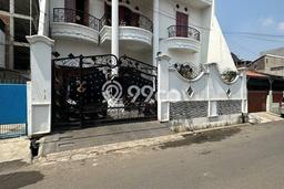 Rumah Mewah LB 400m2 Siap Pakai Desain Elegan di Cipinang, Jakarta Timur Rumah Mewah LB 400m2 Siap Pakai Desain Elegan di Cipinang, Jakarta Timur
