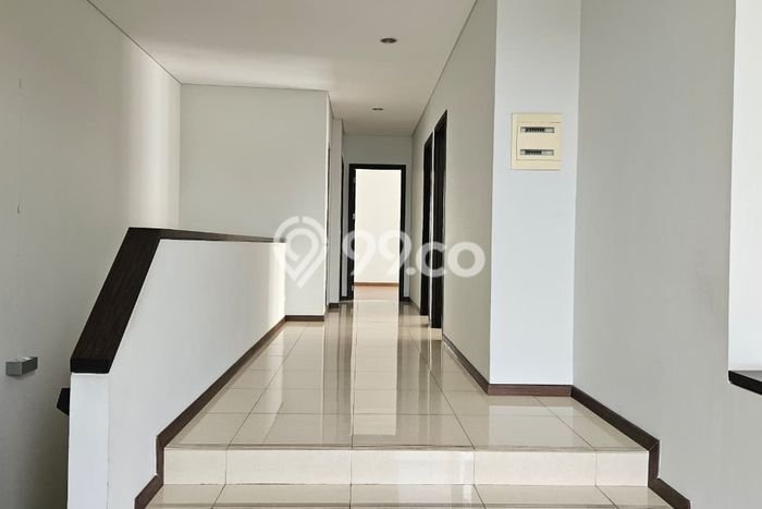 Rumah Mewah LB 418m2 Siap Pakai Desain Elegan di BSD City, Tangerang Rumah Mewah LB 418m2 Siap Pakai Desain Elegan di BSD City, Tangerang