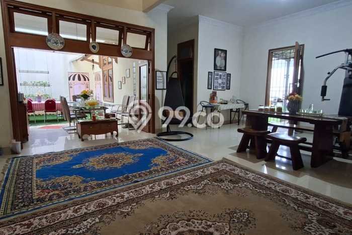 Rumah Mewah LB 313m2 Siap Huni Desain Elegan di Joglo, Jakarta Barat Rumah Mewah LB 313m2 Siap Huni Desain Elegan di Joglo, Jakarta Barat