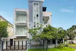 Rumah Elit Modern Tanpa Renovasi di Sentul City Bogor Rumah Elit Modern Tanpa Renovasi di Sentul City Bogor