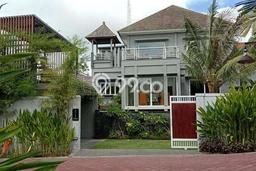 Rumah Elit LB 215m2 Siap Pakai Desain Elegan di Ungasan, Badung Rumah Elit LB 215m2 Siap Pakai Desain Elegan di Ungasan, Badung