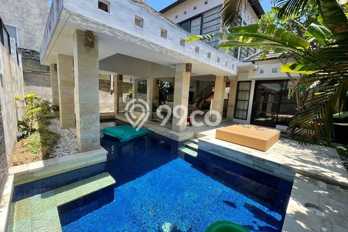 Rumah Elit LB 180m2 Siap Pakai Desain Elegan di Seminyak, Badung Rumah Elit LB 180m2 Siap Pakai Desain Elegan di Seminyak, Badung