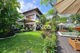 Ready to Use! Luxury House LT 800m2 Desain Modern di Kerobokan Ready to Use! Luxury House LT 800m2 Desain Modern di Kerobokan