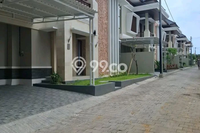 Disewakan! Rumah 3 Kamar Tidur &
3 Kamar Mandi di Sanur, Denpasar Disewakan! Rumah 3 Kamar Tidur &
3 Kamar Mandi di Sanur, Denpasar