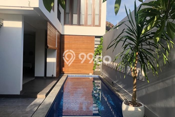 Jual Rumah Luas Elegan Dengan View Cantik di Petitenget, Badung Jual Rumah Luas Elegan Dengan View Cantik di Petitenget, Badung