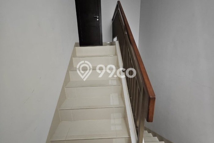 SIAP HUNI! Rumah Asri area , LT 112m2m² Bangunan 127m2m² SIAP HUNI! Rumah Asri area , LT 112m2m² Bangunan 127m2m²
