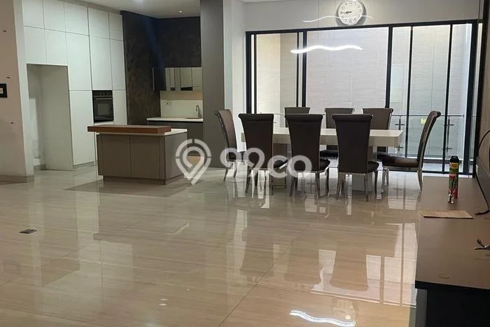 Hunian Elit LB 640m2 Siap Pakai Desain Elegan di Citraland, Surabaya Hunian Elit LB 640m2 Siap Pakai Desain Elegan di Citraland, Surabaya