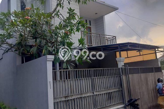 For Sale Rumah 4 Kamar Lokasi Ideal Bagus dan Strategis di Denpasar Timur For Sale Rumah 4 Kamar Lokasi Ideal Bagus dan Strategis di Denpasar Timur