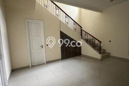 Rumah di , Akses ke Fasilitas, 4 KT, LT 240m2m² Bangunan 200m2m² Rumah di , Akses ke Fasilitas, 4 KT, LT 240m2m² Bangunan 200m2m²
