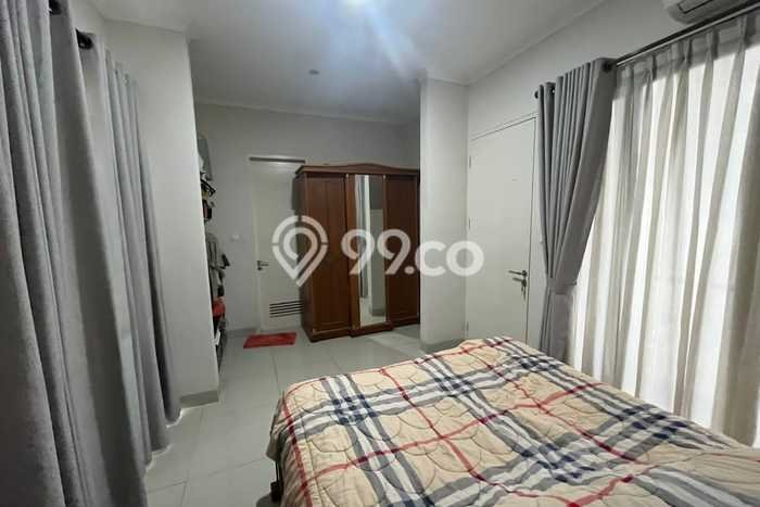 SPECIAL PRICE! Rumah di , 3 KT, Dekat Pusat Kota, Luas 180m2m² LB 250m2m² SPECIAL PRICE! Rumah di , 3 KT, Dekat Pusat Kota, Luas 180m2m² LB 250m2m²