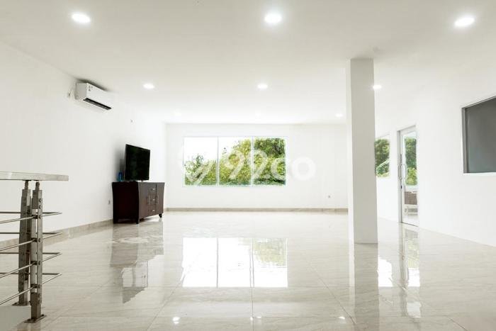 Lokasi Strategis! Dijual Ruko Bisnis di Cisauk, Tangerang Kondisi Baik Lokasi Strategis! Dijual Ruko Bisnis di Cisauk, Tangerang Kondisi Baik