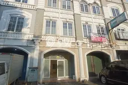 Disewakan Ruko di Kawasan Ramai Gading Serpong Luas 210m2 Disewakan Ruko di Kawasan Ramai Gading Serpong Luas 210m2