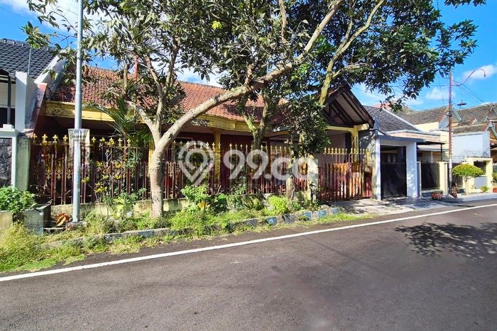Rumah Strategis Modern Lb 160m2 di Lowokwaru, Malang Rumah Strategis Modern Lb 160m2 di Lowokwaru, Malang