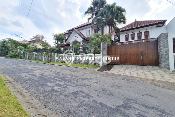 Hunian Mewah LB 1000m2 Siap Huni Desain Elegan di Villa Puncak Tidar, Malang Hunian Mewah LB 1000m2 Siap Huni Desain Elegan di Villa Puncak Tidar, Malang