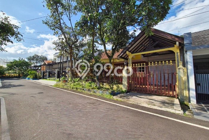 Rumah Strategis Modern Lb 160m2 di Lowokwaru, Malang Rumah Strategis Modern Lb 160m2 di Lowokwaru, Malang