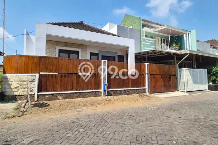 Hunian Cantik Minimalis Lb 140m2 di Blimbing, Malang Hunian Cantik Minimalis Lb 140m2 di Blimbing, Malang