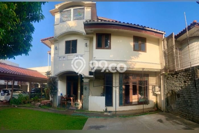 For Sale! Luxury House LT 520m2 Desain Elegan di Kampung Rambutan For Sale! Luxury House LT 520m2 Desain Elegan di Kampung Rambutan