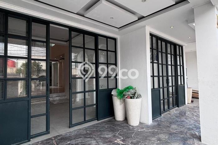 Lokasi Strategis! Dijual Ruko Bisnis di Kebayoran Baru, Jakarta Selatan Kondisi Baik Lokasi Strategis! Dijual Ruko Bisnis di Kebayoran Baru, Jakarta Selatan Kondisi Baik