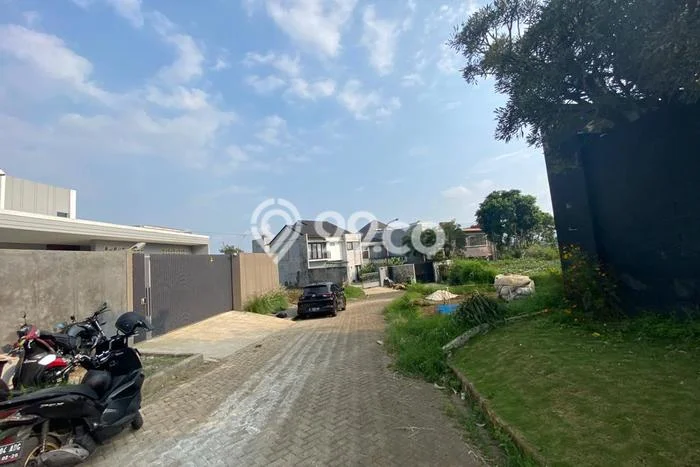 Ready to Use! Premium House LT 339m2 Desain Modern di Setiabudi Ready to Use! Premium House LT 339m2 Desain Modern di Setiabudi
